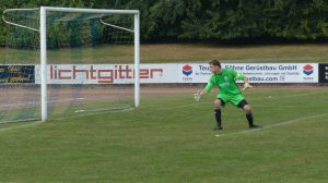 Noch mal Glück gehabt, Ball geht krapp vorbei