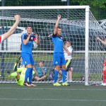 Daniel Waldrich schießt sich zusammen mit dem Ball zum 2:1 Führungstreffer ins Tor (24.Min.)  (Eine Kunst die nur er beherrscht !!)
